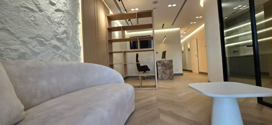 Tirane, jepet me qera ambjent biznesi Kati 1, 154 m² 2.500 € (liqeni artificial , rruga e kosovareve)