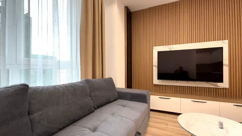 Tirane, jepet me qera apartament 2+1+Ballkon Kati 5, 92 m² 1.000 € (Komuna e Parisit)