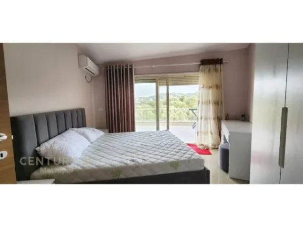 Tirane, jepet me qera apartament 2+1+BLK Kati 4, 750 Euro (liqeni i thate)