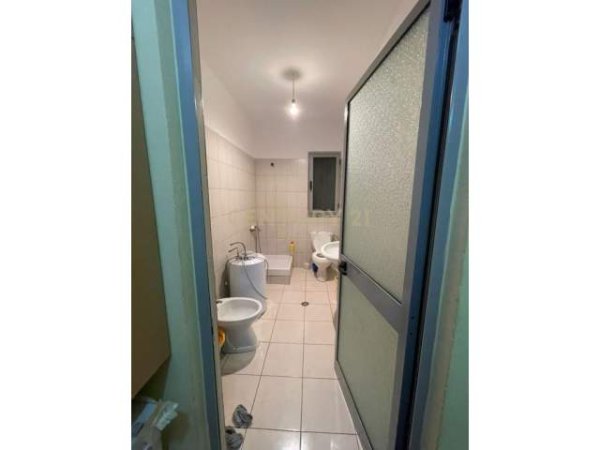 Tirane, shitet apartament 2+1+BLK Kati 4, 115 m² 115.000 Euro (NE ZONEN E FRESKUT,PERBALLE SHKOLLES QESARAK)