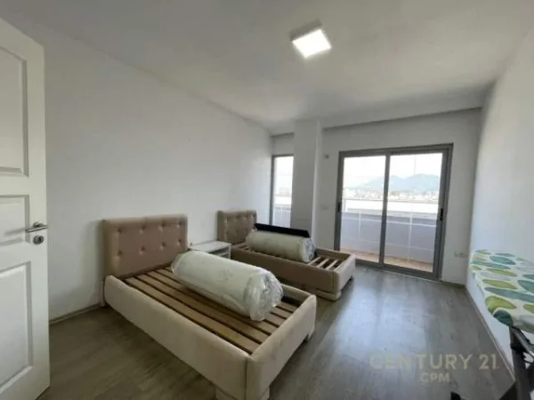 Tirane, jepet me qera apartament 2+1+BLK 120 m² 690 Euro (komuna eparisti)