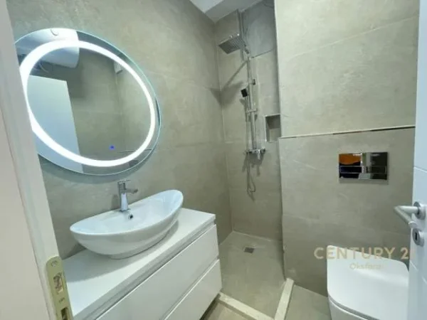 Tirane, jepet me qera apartament 1+1 80 m² 700 Euro (selvia)