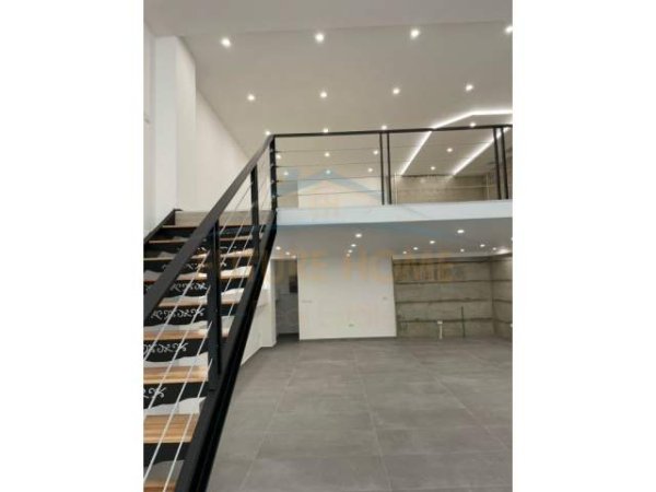 Tirane, jepet me qera ambjent biznesi Kati 0, 250 m² 2.500 Euro (Perballe Parlamentit)