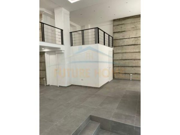Tirane, jepet me qera ambjent biznesi Kati 0, 250 m² 2.500 Euro (Perballe Parlamentit)