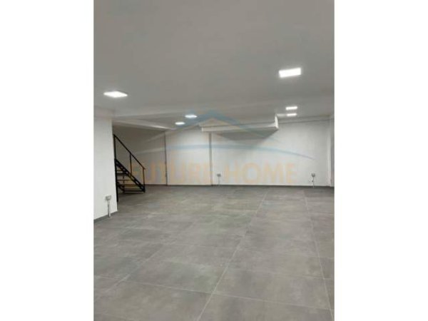 Tirane, jepet me qera ambjent biznesi Kati 0, 250 m² 2.500 Euro (Perballe Parlamentit)
