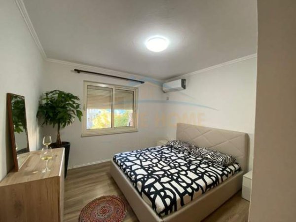 Tirane, jepet me qera apartament 2+1 Kati 4, 87 m² 700 Euro (Bllok)