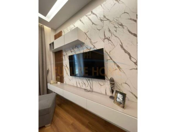 Tirane, jepet me qera apartament 2+1+BLK Kati 3, 79 m² 800 Euro (21 dhjetori square 21)