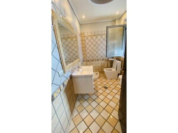 Vlore, jepet me qera apartament 2+1+BLK Kati 5, 90 m² 400 Euro (LUNGOMARE)