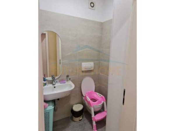 Tirane, jepet me qera apartament Kati 3, 94 m² 600 Euro (Rruga e Kavajës)