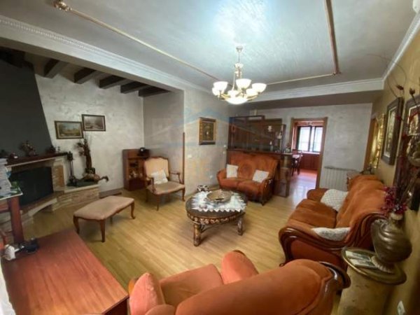 Tirane, jepet me qera apartament Kati 2, 143 m² 800 Euro (Zogu i Zi)