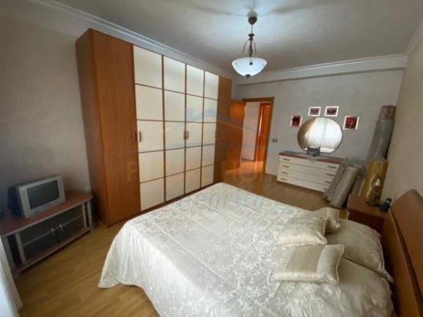 Tirane, jepet me qera apartament Kati 2, 143 m² 800 Euro (Zogu i Zi)