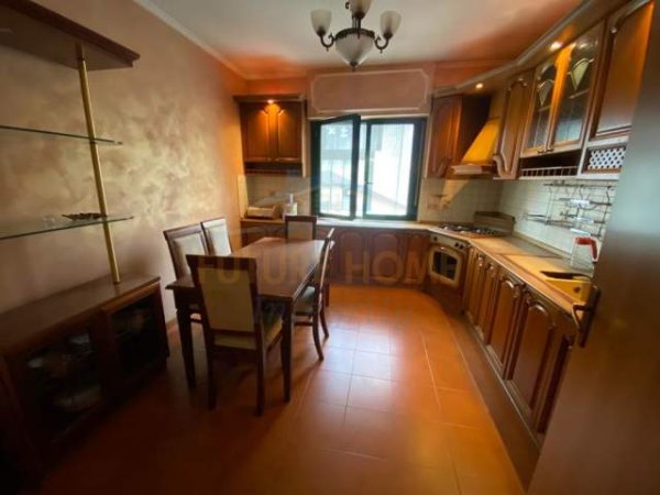 Tirane, jepet me qera apartament Kati 2, 143 m² 800 Euro (Zogu i Zi)