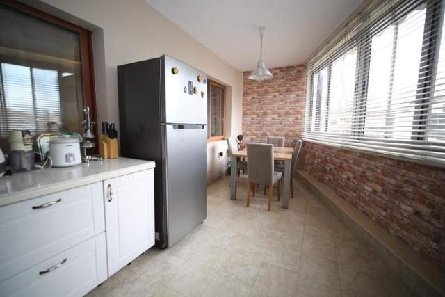 Tirane, jepet me qera apartament 2+1 Kati 2, 80 m² 650 Euro (Sheshi Avni Rustemi)