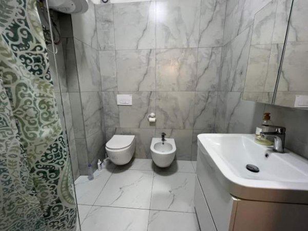 Tirane, jepet me qera apartament 3+1+A+BLK Kati 2, 140 m² 1.000 Euro (rruga Ndre Mjeda)