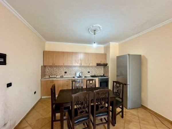 Tirane, jap me qera apartament 3+1 Kati 9, 104 m² 450 Euro (Rruga e Kavajës)