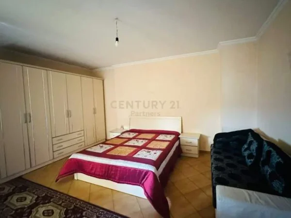 Tirane, jepet me qera apartament 2+1+BLK 100 m² 450 Euro (rruga e kavajes)