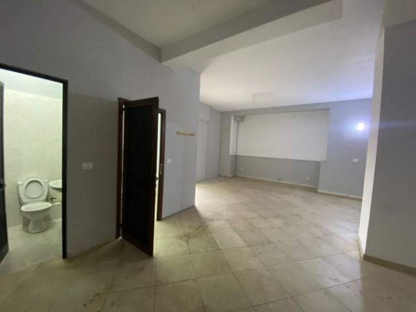Tirane, jepet me qera zyre Kati 2, 120 m² 1.000 Euro (21 Dhjetori)