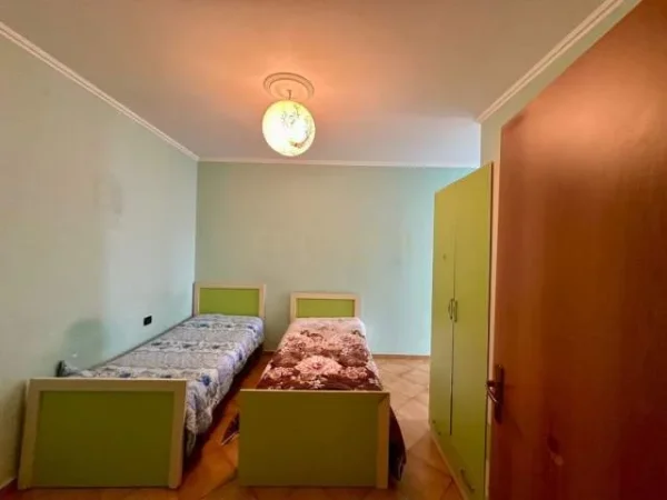 Tirane, jepet me qera apartament 2+1+BLK 100 m² 450 Euro (rruga e kavajes)