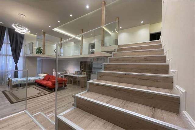 Tirane, shitet apartament duplex 3+1+A+BLK Kati 1, 17.506 m² 160.000 Euro (Rruga e Kavajes)