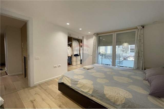 Tirane, shitet apartament duplex 3+1+A+BLK Kati 1, 17.506 m² 160.000 Euro (Rruga e Kavajes)