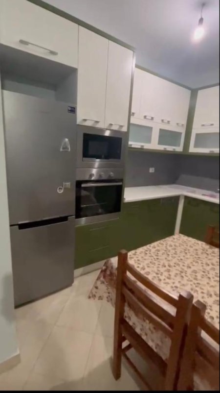 Tirane, jepet me qera apartament 2+1+BLK Kati 10, 116 m² 600 Euro (rruga Panorama)