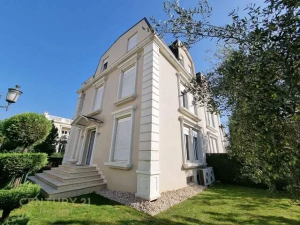 Tirane, jepet me qera apartament 4+1+A+BLK Kati 3, 290 m² 2.300 Euro (teg)