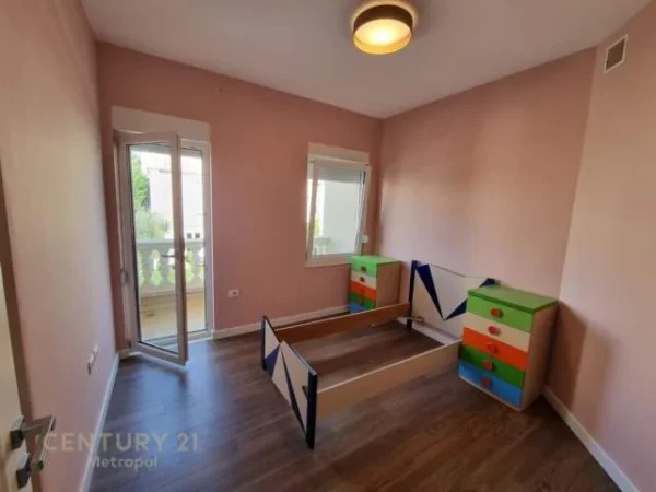 Tirane, jepet me qera apartament 4+1+A+BLK Kati 3, 290 m² 2.300 Euro (teg)