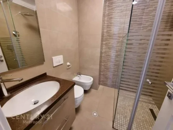 Tirane, jepet me qera apartament 4+1+A+BLK Kati 3, 290 m² 2.300 Euro (teg)