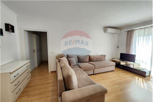 Tirane, jepet me qera apartament 550 Euro