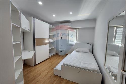 Tirane, jepet me qera apartament 550 Euro