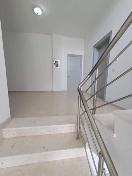 Tirane, shes dyqan Kati 1, 55 m² 71.900 Euro (Rruga kryesore e Kombinatit)
