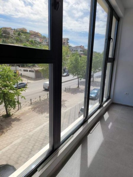 Tirane, shes dyqan Kati 1, 55 m² 71.900 Euro (Rruga kryesore e Kombinatit)