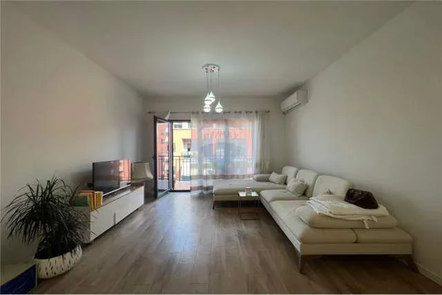 Tirane, jepet me qera apartament 2+1 Kati 2, 70 m² 500 Euro (Fusha e Aviacionit)