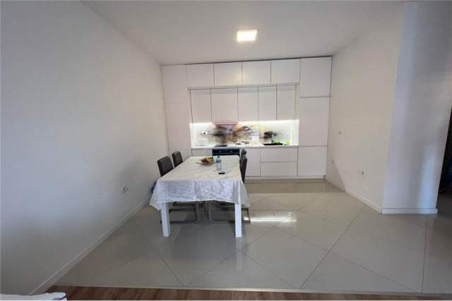 Tirane, jepet me qera apartament 1+1+BLK Kati 5, 70 m² 500 Euro