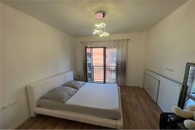 Tirane, jepet me qera apartament 1+1+BLK Kati 5, 70 m² 500 Euro