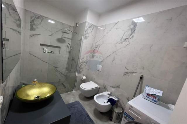 Tirane, jepet me qera apartament 1+1+BLK Kati 5, 70 m² 500 Euro