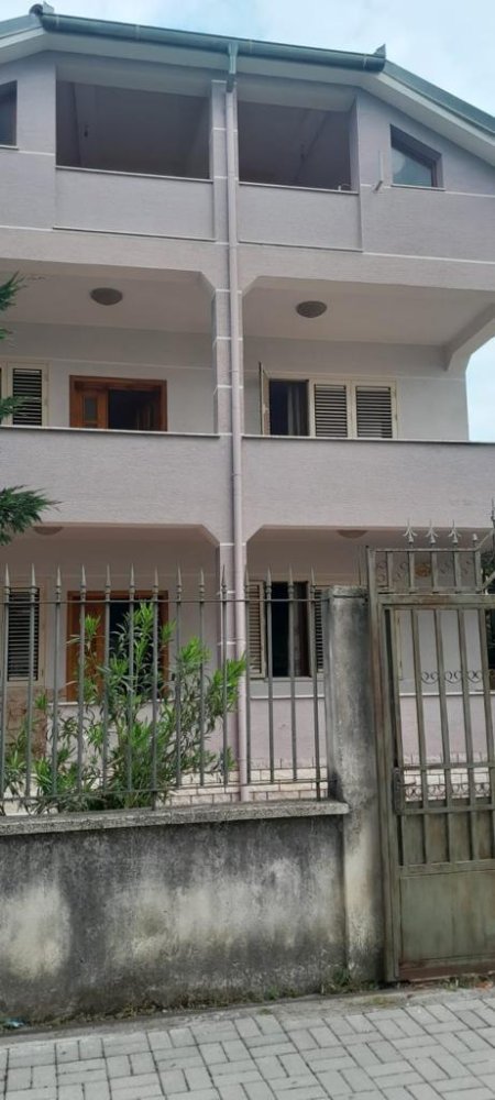 Tirane, jepet me qera apartament 4+1+A+BLK Kati 2, 320 m² 450 Euro (Siri kodra)