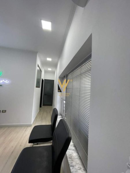 Tirane, shitet ambjent biznesi Kati 0, 32 m² 95.000 Euro (SELVIA)