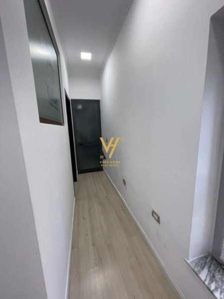 Tirane, shitet ambjent biznesi Kati 0, 32 m² 95.000 Euro (SELVIA)