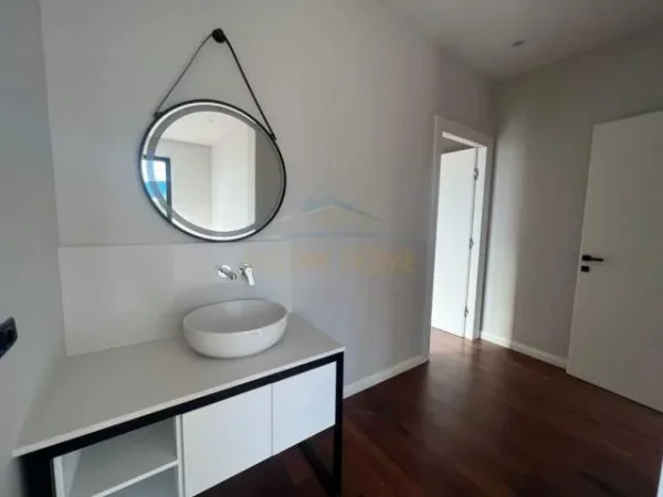 Tirane, jepet me qera Vile 3.000 Euro