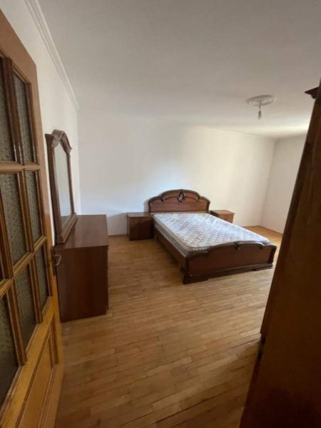 Shitet / jepet me qera apartament 3+1 me dy ballkone, banjo me dritare nga jashte, 120 m2, Rr. e Durresit