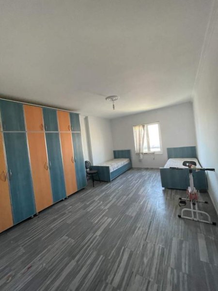 Shitet / jepet me qera apartament 3+1 me dy ballkone, banjo me dritare nga jashte, 120 m2, Rr. e Durresit