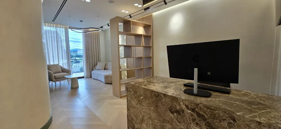 Tirane, jepet me qera ambjent biznesi , 156 m² 2.500 € (Komuna e Parisit)