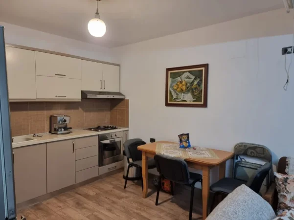 Tirane, jepet me qera shtepi 1+1 Kati 0, 68 m² 360 € (ne rrugen Vangjel Capo Tirane)