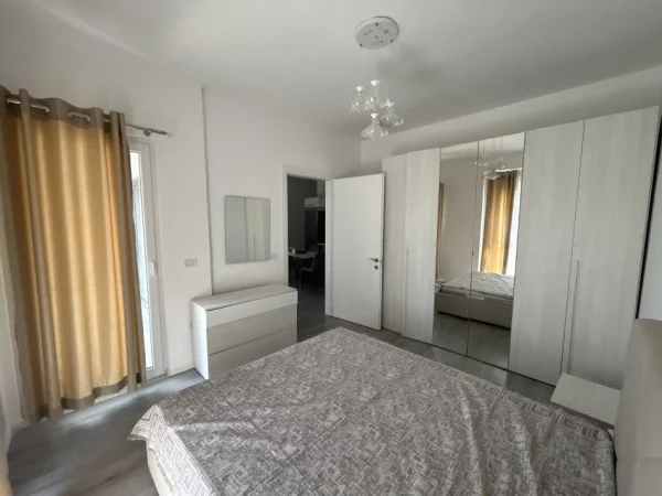 Tirane, jepet me qera apartament 1+1+Ballkon Kati 3, 80 m² 700 € (5 maji)