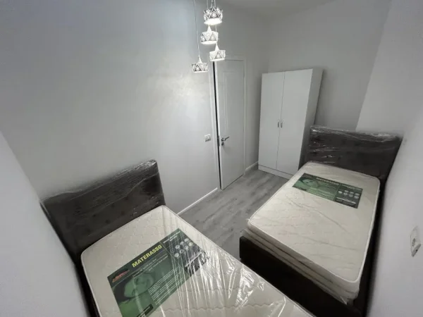Tirane, jepet me qera apartament 1+1+Ballkon Kati 3, 80 m² 700 € (5 maji)