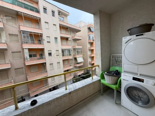 Durres, jepet me qera apartament 1+1 Kati 3, 63 m² 500 € (Shkembi Kavajes, Durres)