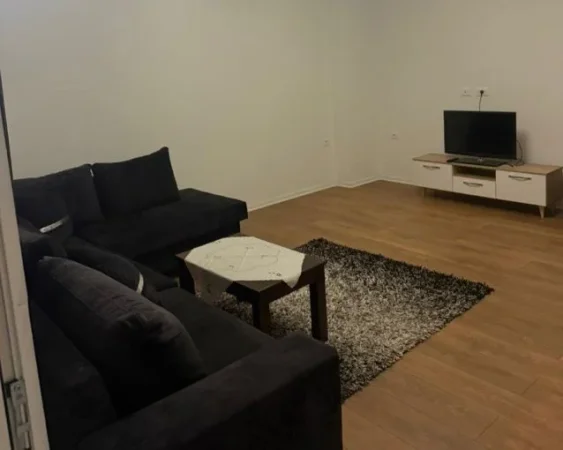 Tirane, jepet me qera apartament 1+1+Aneks+Ballkon Kati 1, 50 m² 350 € (allias)