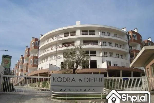 Tirane, jepet me qera apartament 3 Katshe Kati 5, 850 m² 7.000 € (kodra e diellit)