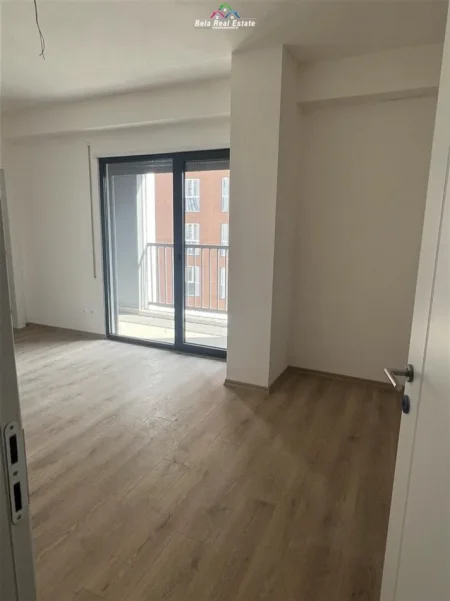 Tirane, jepet me qera zyre Kati 3, 116 m² 630 € (jordan misja)